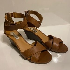 Steve Madden Ankle Strap Wedge/Sandal, Size: 6.5, Bane